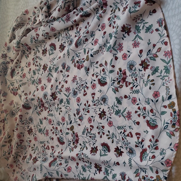 Maurices Cream Floral Print Sheer Blouse Women's Size M - NWT - Picture 8 of 8